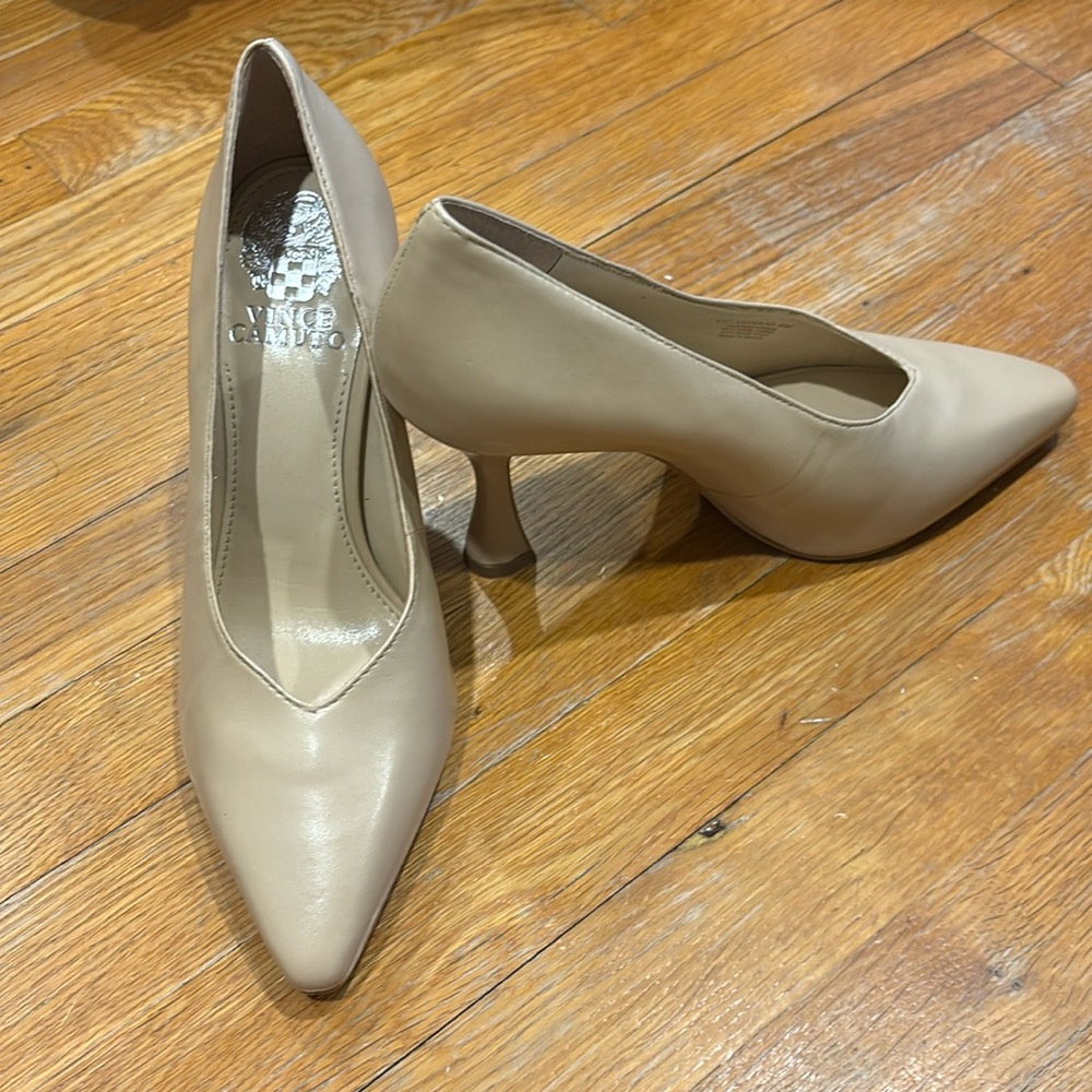 Beige leather pumps, worn once!